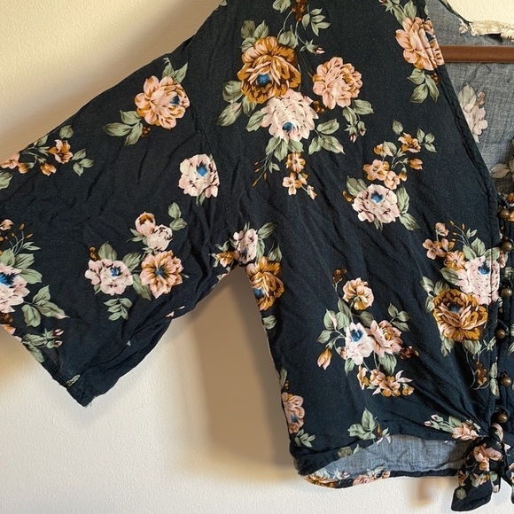 Boho Boxy Floral Top Medium Navy Soft girl Rewind Crop Feminine Cottagecore - Picture 3 of 9